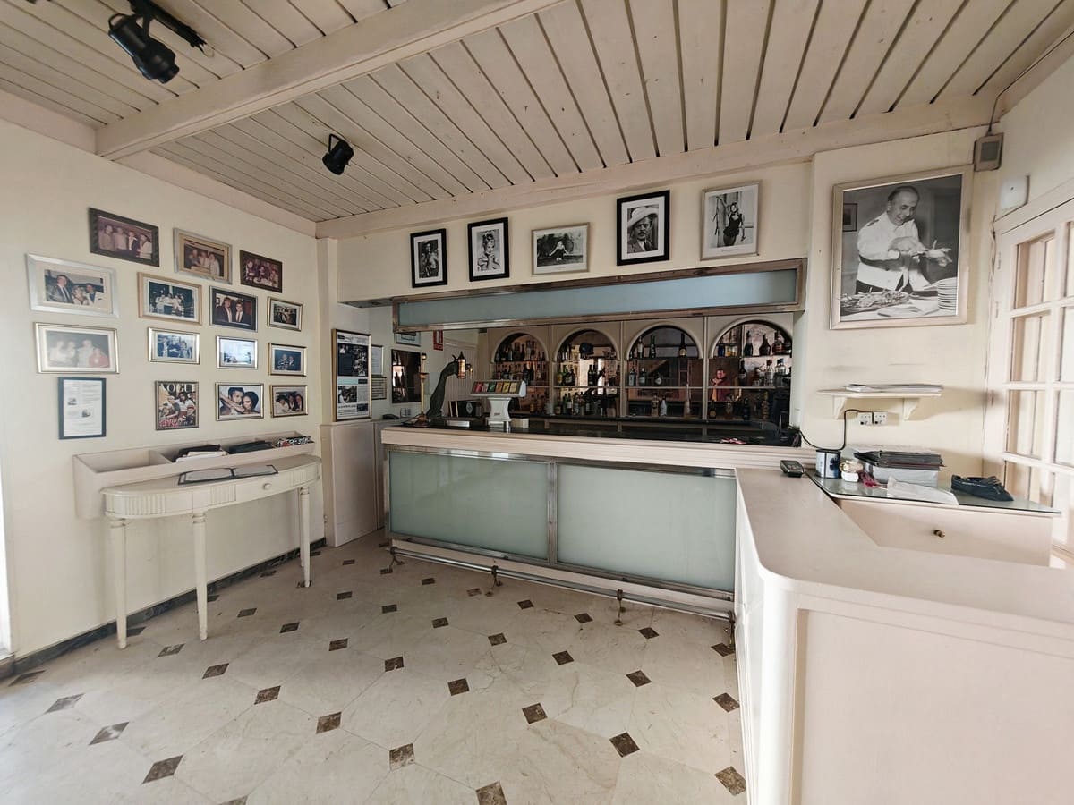 Restaurant/Bar for sale in Mijas with pool garage - € 1,495,000 (Ref: 9504242)