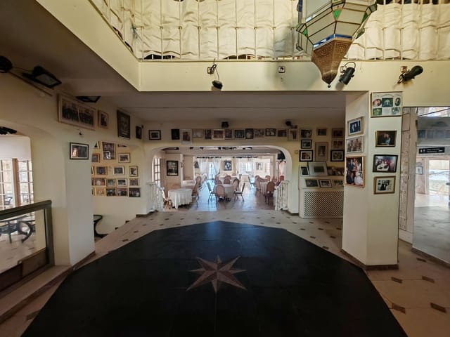 Bar/Restaurante en Mijas en venta con piscina garaje - 1.495.000 € (Ref: 9504242)