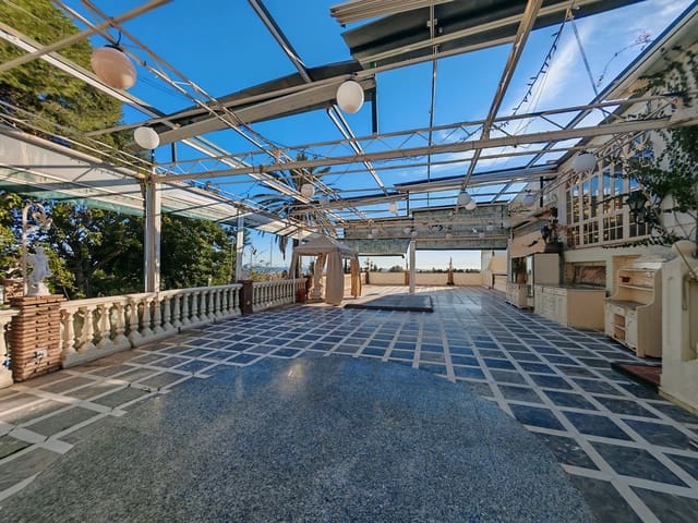 Bar/Restaurante en Mijas en venta con piscina garaje - 1.495.000 € (Ref: 9504242)