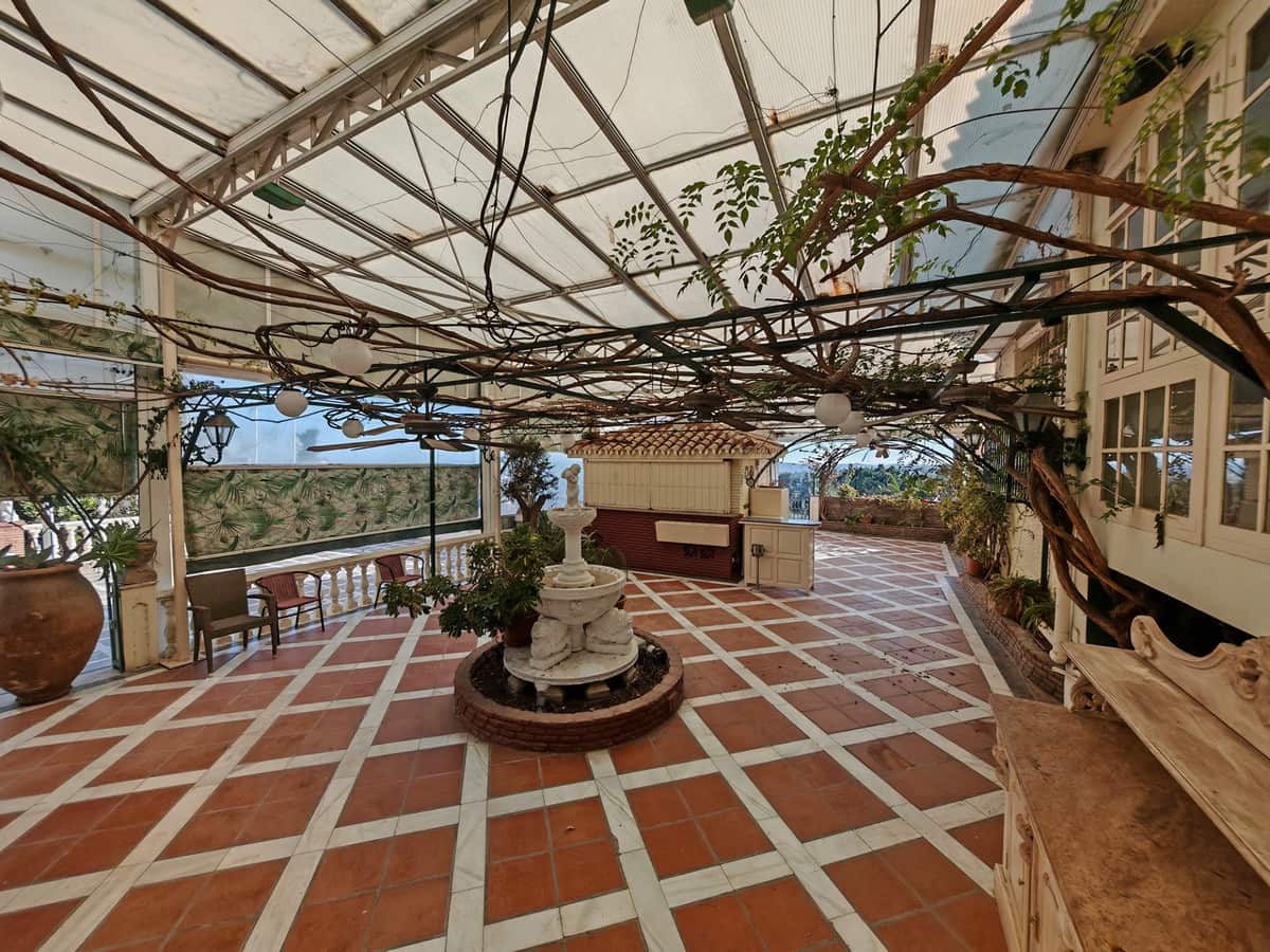 Restaurant/Bar til salgs i Mijas med svømmebasseng garasje - € 1 495 000 (Ref: 9504242)