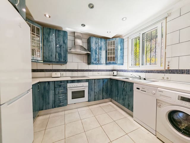 5 slaapkamer Huis te koop in Calahonda, Mijas met zwembad garage - € 565.000 (Ref: 9504243)