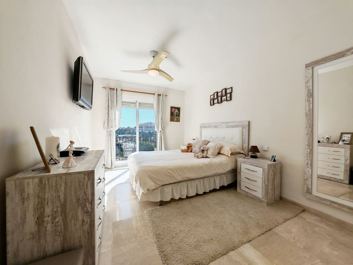 3 soverom Kjedet enebolig til salgs i Riviera del Sol med svømmebasseng garasje - € 499 500 (Ref: 9527645)