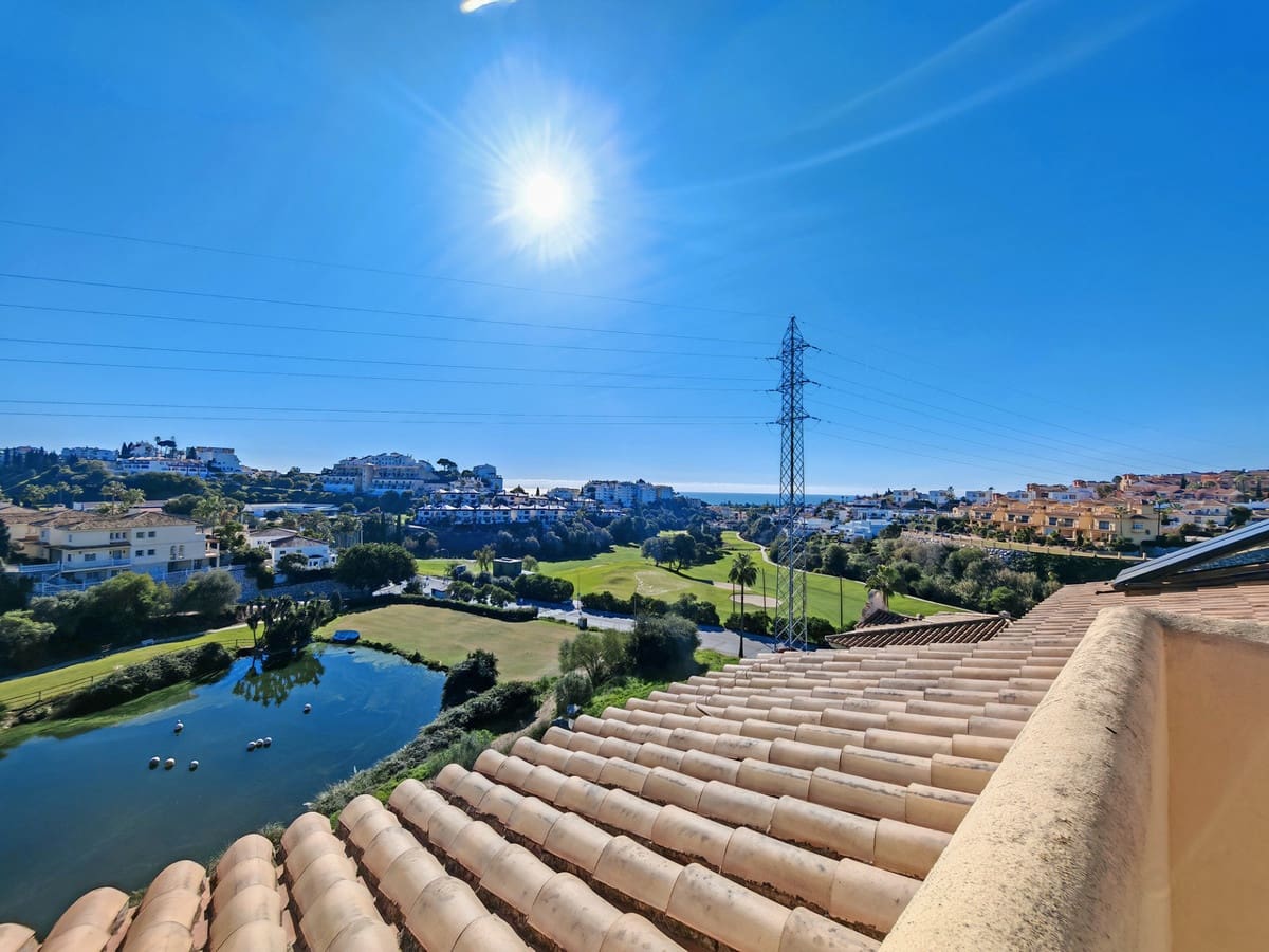 3 soverom Kjedet enebolig til salgs i Riviera del Sol med svømmebasseng garasje - € 499 500 (Ref: 9527645)