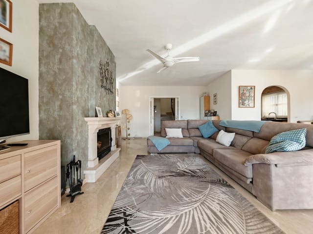 3 soverom Kjedet enebolig til salgs i Riviera del Sol, Mijas med svømmebasseng garasje - € 499 500 (Ref: 9527645)