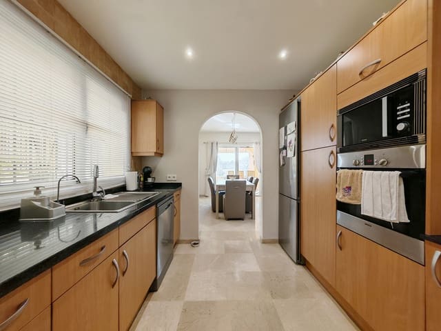 3 soverom Kjedet enebolig til salgs i Riviera del Sol, Mijas med svømmebasseng garasje - € 499 500 (Ref: 9527645)