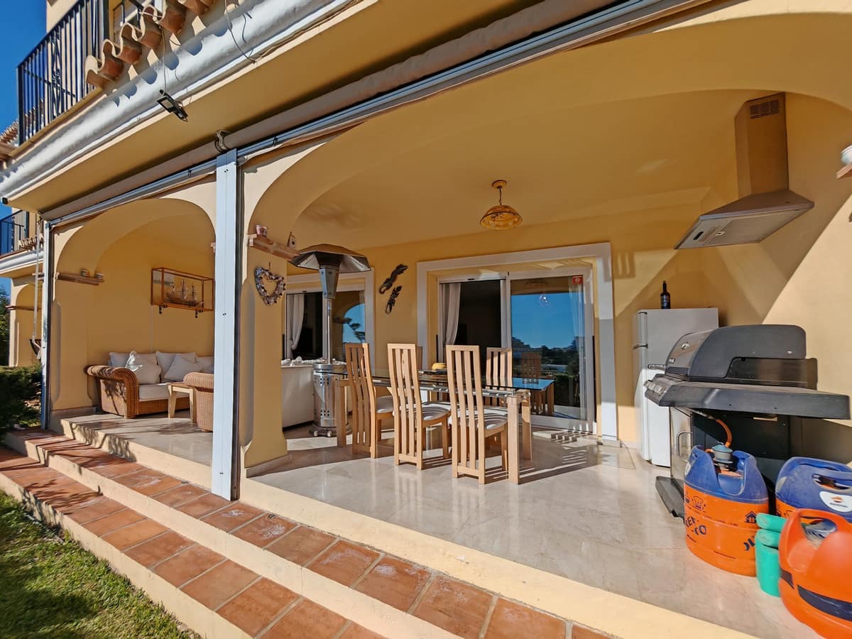 3 soverom Kjedet enebolig til salgs i Riviera del Sol med svømmebasseng garasje - € 499 500 (Ref: 9527645)