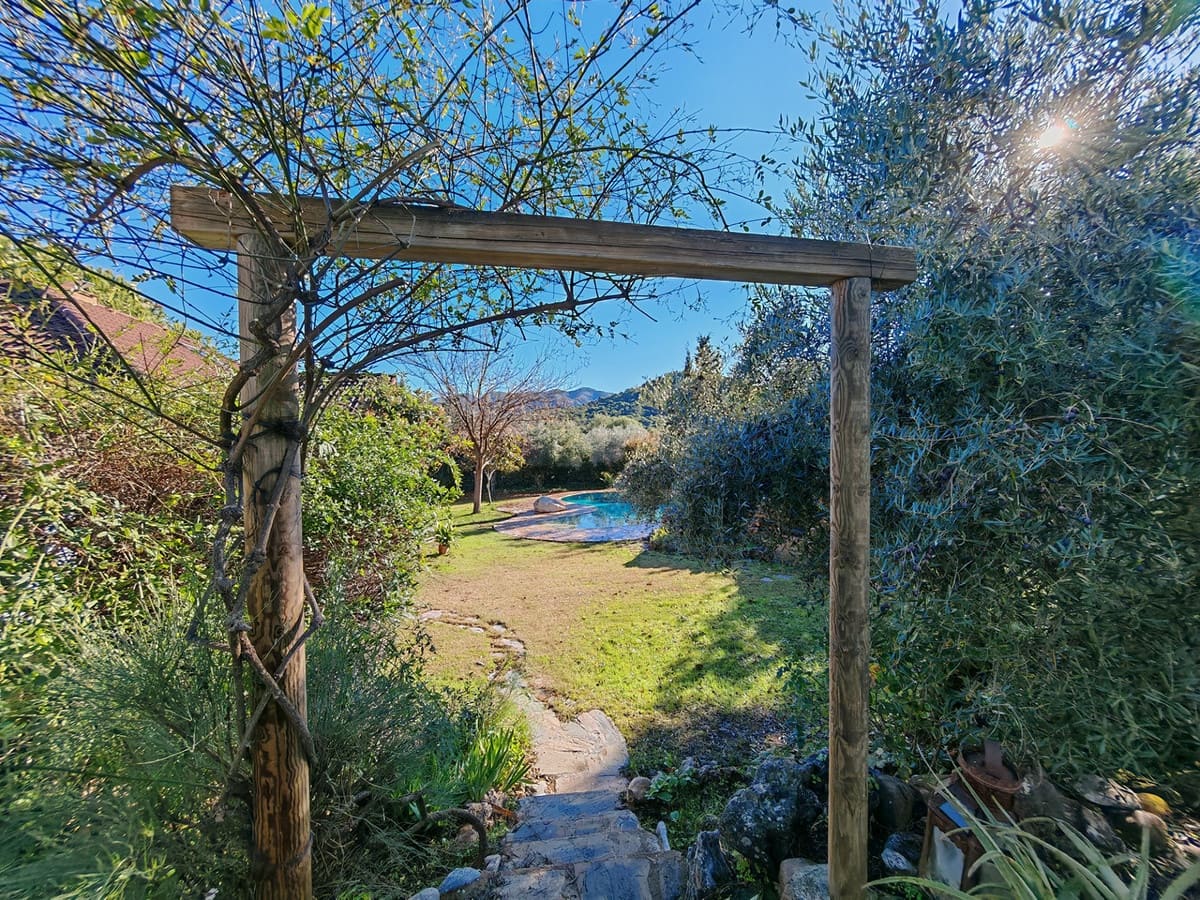 3 slaapkamer Finca/Landhuis te koop in Ojen met zwembad garage - € 595.000 (Ref: 9530476)