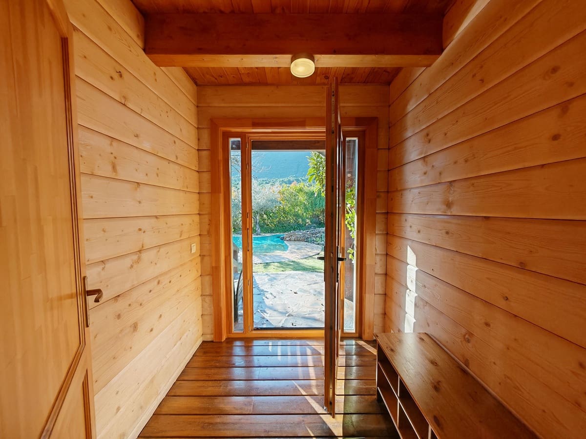 3 soveværelse Finca/Landehus til salg i Ojen med swimmingpool garage - € 595.000 (Ref: 9530476)