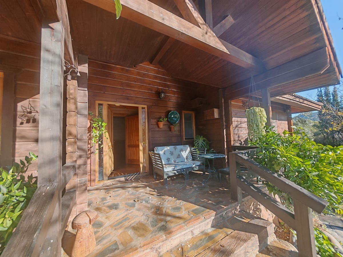 3 soveværelse Finca/Landehus til salg i Ojen med swimmingpool garage - € 595.000 (Ref: 9530476)