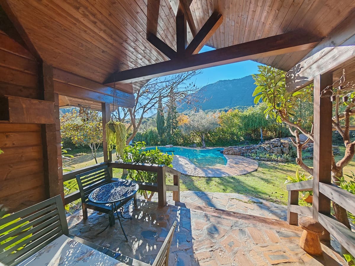 3 soveværelse Finca/Landehus til salg i Ojen med swimmingpool garage - € 595.000 (Ref: 9530476)