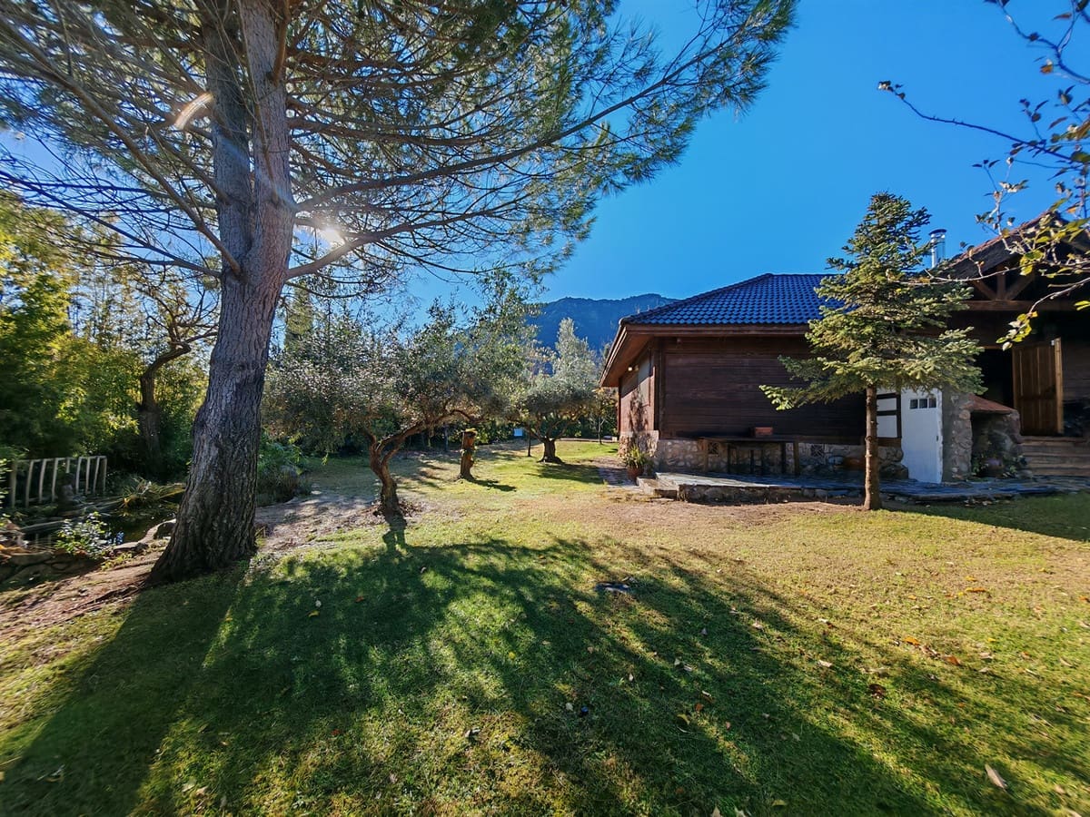 3 soveværelse Finca/Landehus til salg i Ojen med swimmingpool garage - € 595.000 (Ref: 9530476)