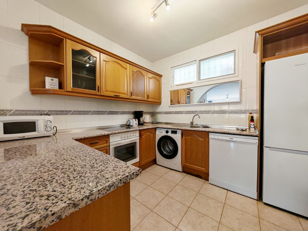 2 slaapkamer Appartement te koop in Calahonda met zwembad - € 269.000 (Ref: 9533690)