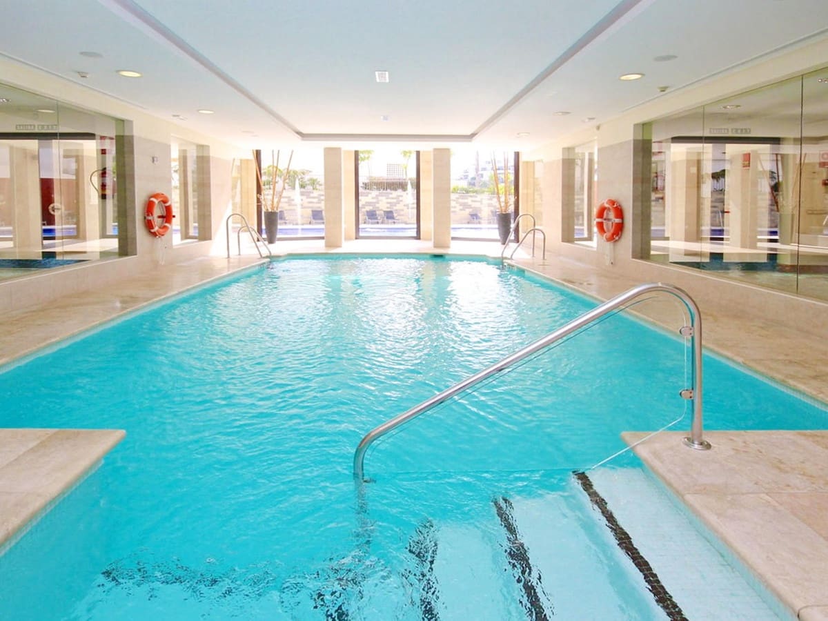 Ático de 2 habitaciones en Los Monteros en venta con piscina garaje - 499.000 € (Ref: 9534372)