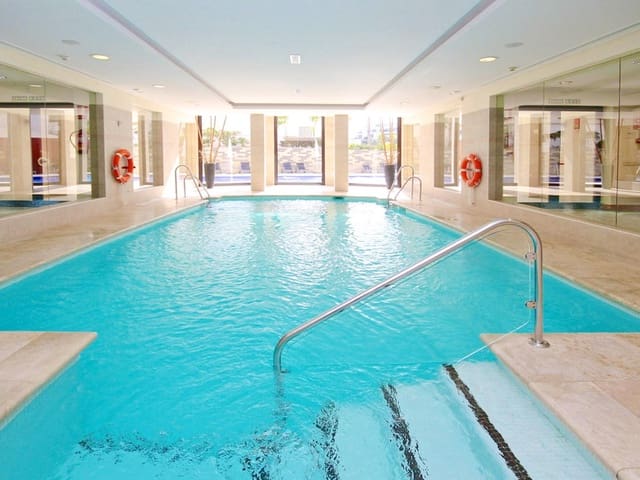 Ático de 2 habitaciones en Los Monteros, Marbella en venta con piscina garaje - 499.000 € (Ref: 9534372)