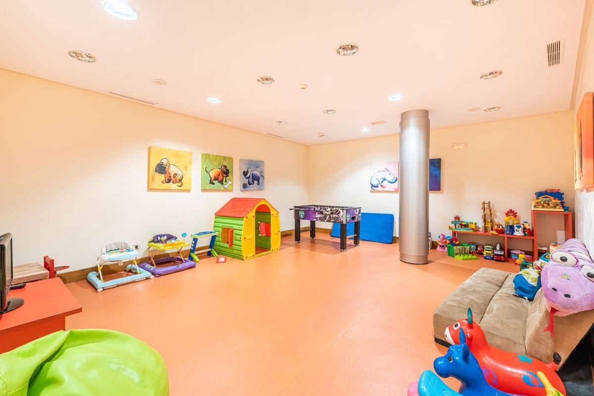 Ático de 2 habitaciones en Los Monteros en venta con piscina garaje - 499.000 € (Ref: 9534372)