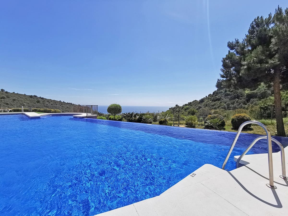 Ático de 2 habitaciones en Los Monteros en venta con piscina garaje - 499.000 € (Ref: 9534372)