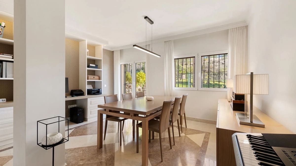 4 soverom Leilighet til salgs i Golden Mile med svømmebasseng garasje - € 1 395 000 (Ref: 9541062)