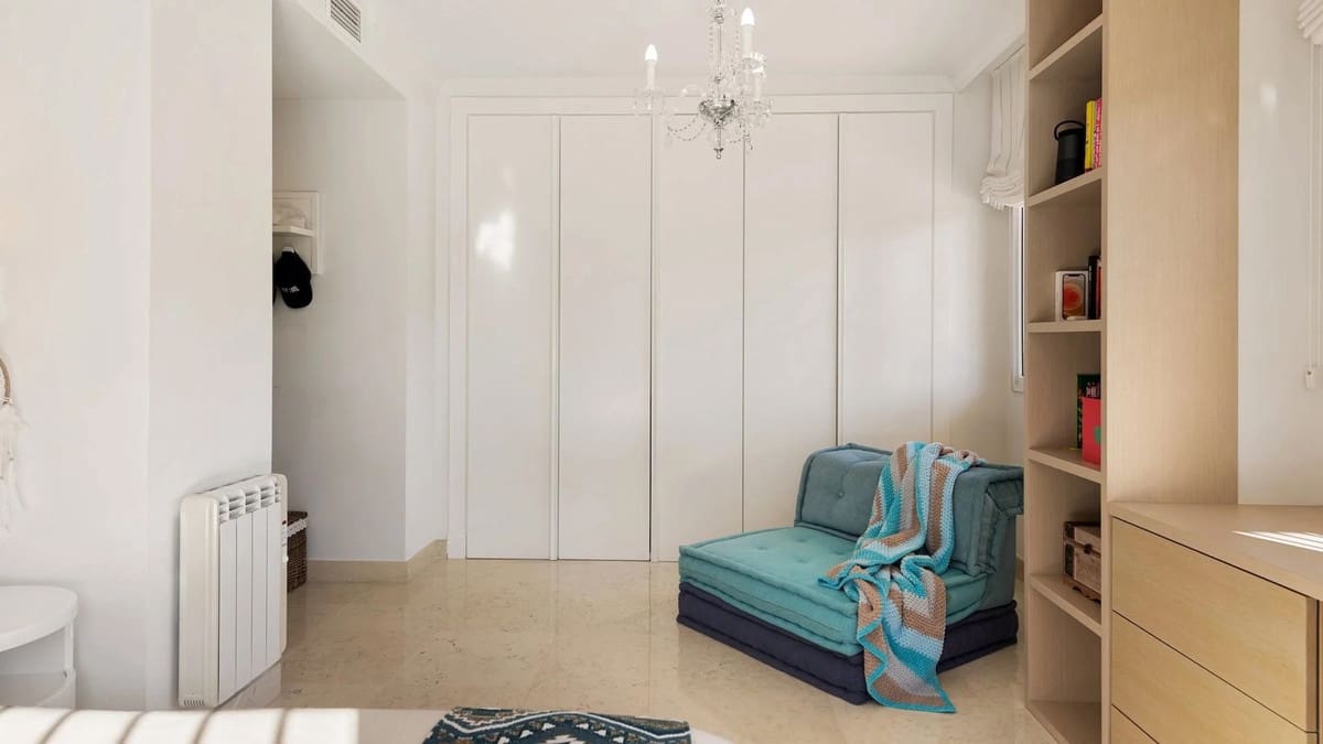 4 soverom Leilighet til salgs i Golden Mile med svømmebasseng garasje - € 1 395 000 (Ref: 9541062)