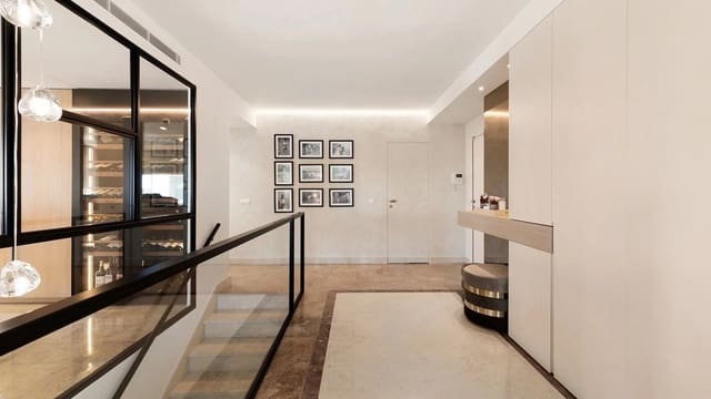 4 soverom Leilighet til salgs i Golden Mile, Marbella med svømmebasseng garasje - € 1 395 000 (Ref: 9541062)