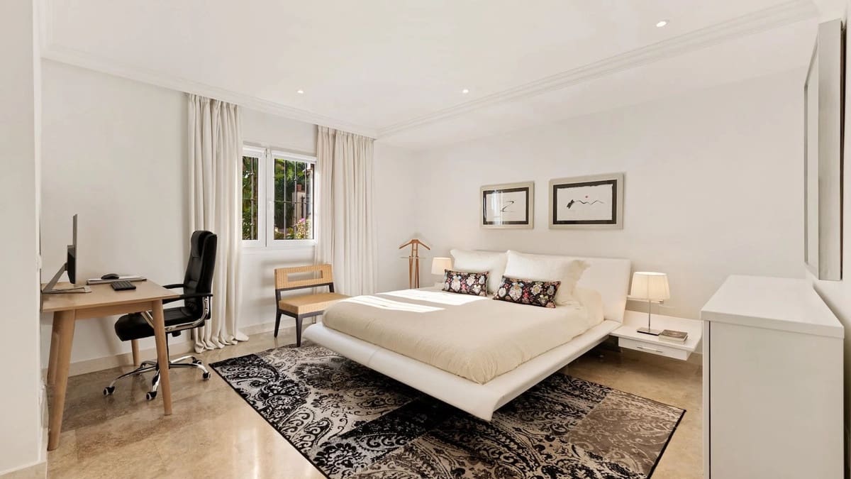 4 soverom Leilighet til salgs i Golden Mile med svømmebasseng garasje - € 1 395 000 (Ref: 9541062)