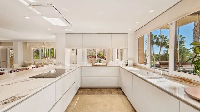 4 soverom Leilighet til salgs i Golden Mile, Marbella med svømmebasseng garasje - € 1 395 000 (Ref: 9541062)