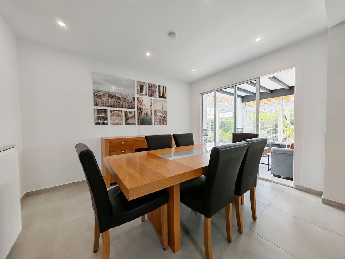 Maison de Ville de 3 chambres à louer à Calahonda avec piscine - 3 500 € (Ref: 9544469)