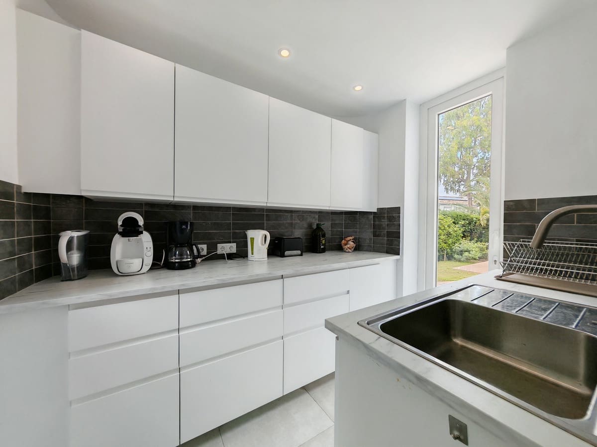 Maison de Ville de 3 chambres à louer à Calahonda avec piscine - 3 500 € (Ref: 9544469)