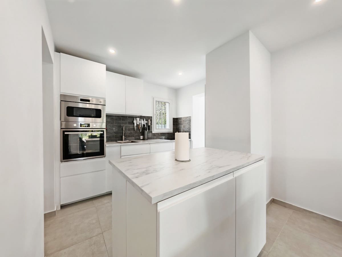 Maison de Ville de 3 chambres à louer à Calahonda avec piscine - 3 500 € (Ref: 9544469)