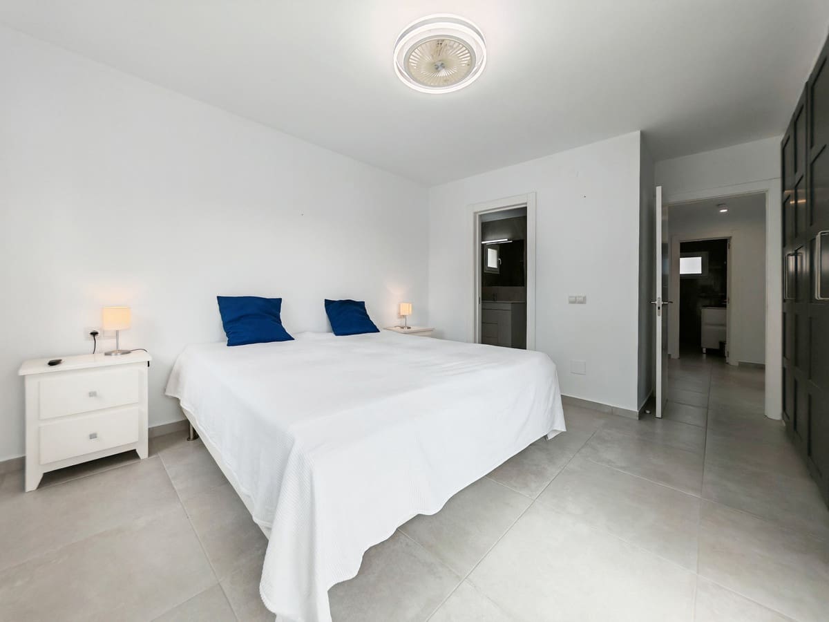 Maison de Ville de 3 chambres à louer à Calahonda avec piscine - 3 500 € (Ref: 9544469)