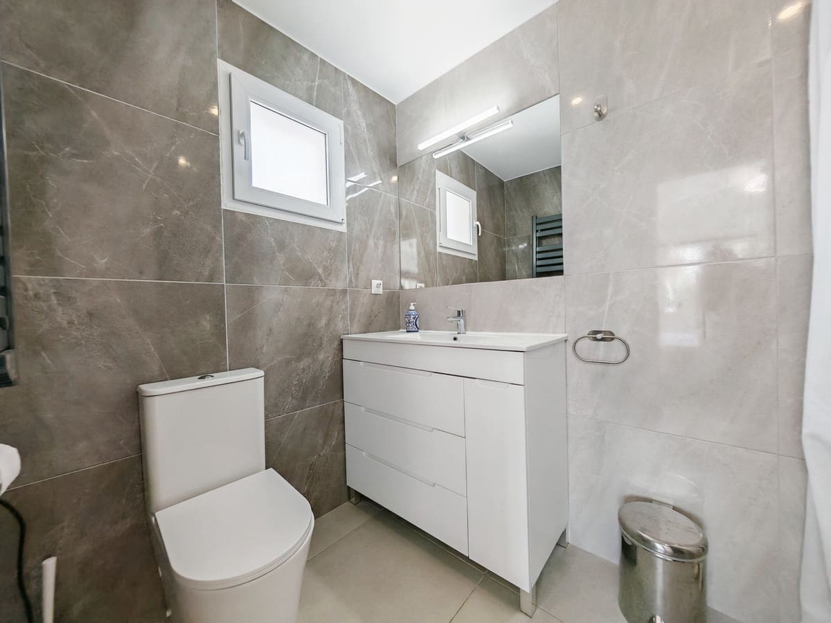 Maison de Ville de 3 chambres à louer à Calahonda avec piscine - 3 500 € (Ref: 9544469)