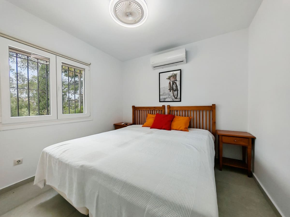 Maison de Ville de 3 chambres à louer à Calahonda avec piscine - 3 500 € (Ref: 9544469)