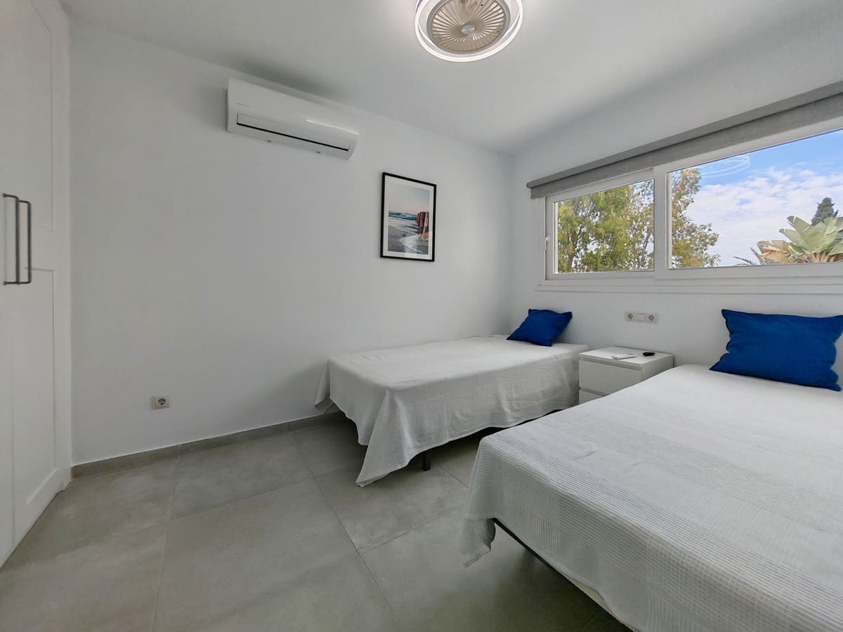 Maison de Ville de 3 chambres à louer à Calahonda avec piscine - 3 500 € (Ref: 9544469)