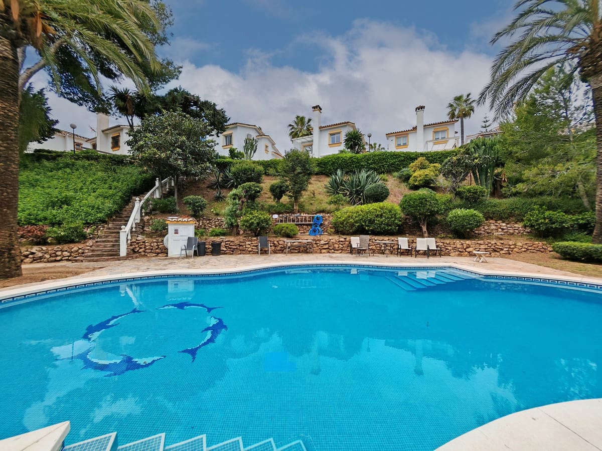 Maison de Ville de 3 chambres à louer à Calahonda avec piscine - 3 500 € (Ref: 9544469)
