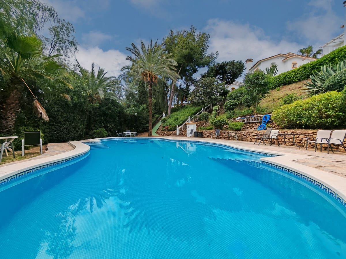 Maison de Ville de 3 chambres à louer à Calahonda avec piscine - 3 500 € (Ref: 9544469)