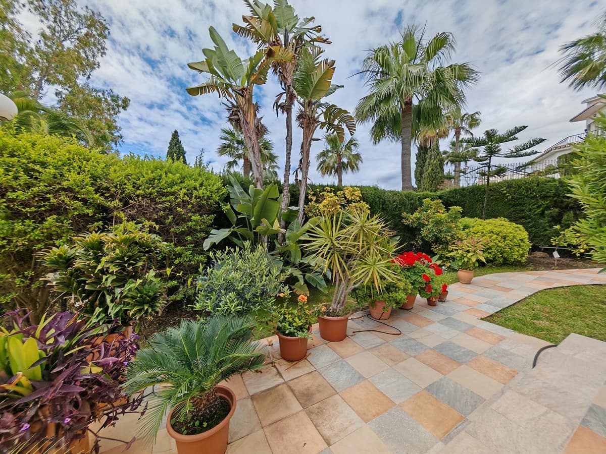Maison de Ville de 3 chambres à louer à Calahonda avec piscine - 3 500 € (Ref: 9544469)