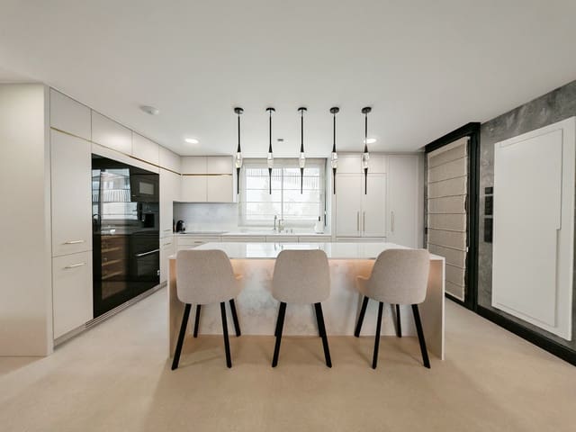 3 chambre Penthouse à vendre à Marbella avec piscine garage - 1 499 000 € (Ref: 9552261)