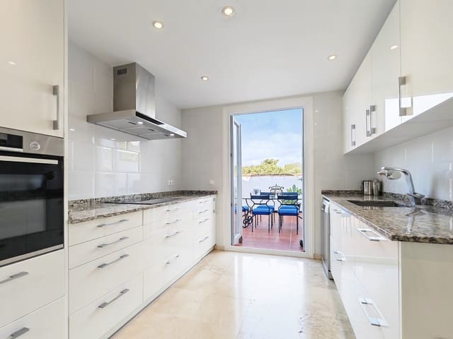 3 chambre Appartement à vendre à Carib Playa, Marbella avec piscine garage - 740 000 € (Ref: 9591801)