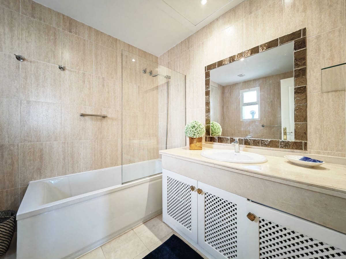 3 soveværelse Lejlighed til salg i Carib Playa med swimmingpool garage - € 740.000 (Ref: 9591801)