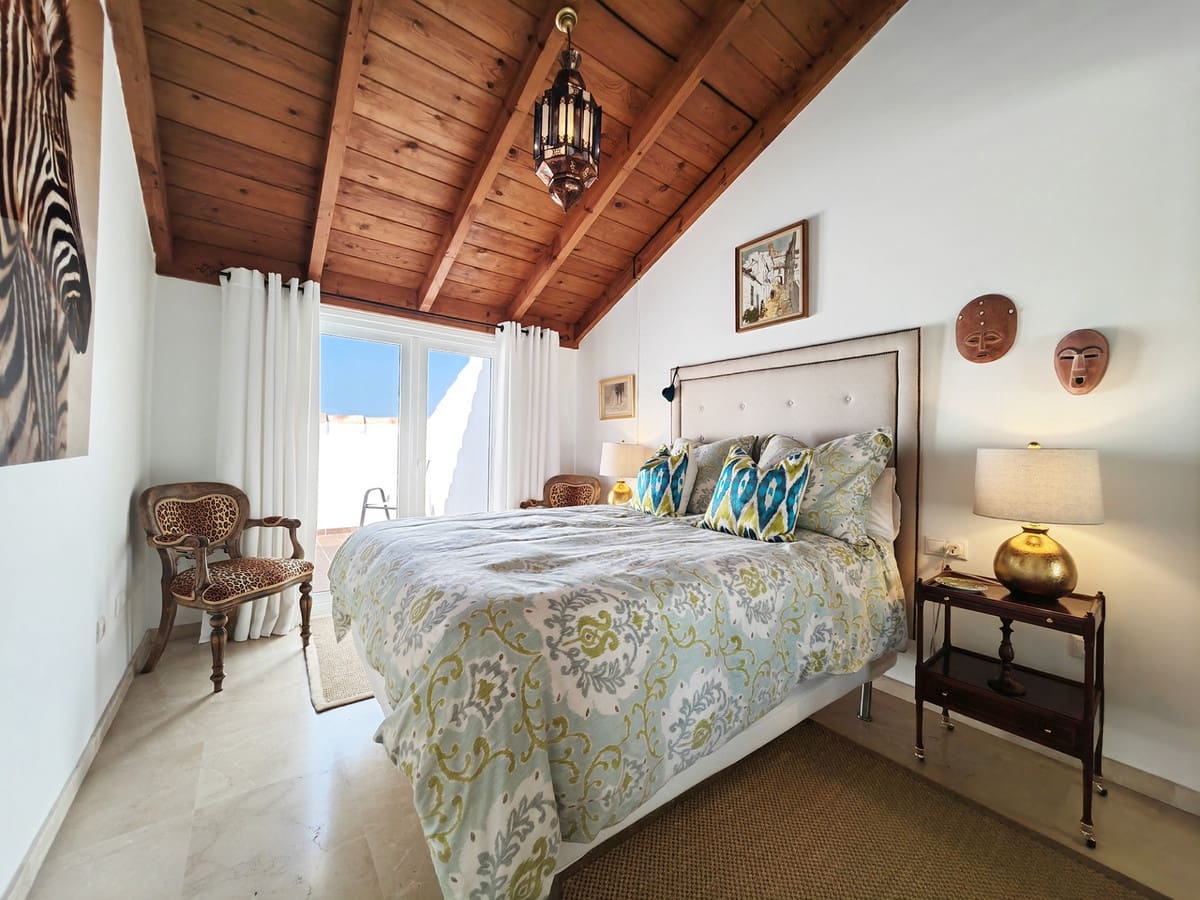 3 bedroom Apartment for sale in Carib Playa with pool garage - € 740,000 (Ref: 9591801)