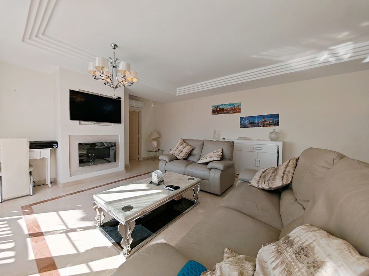 3 slaapkamer Villa te koop in Riviera del Sol met zwembad garage - € 695.000 (Ref: 9625939)