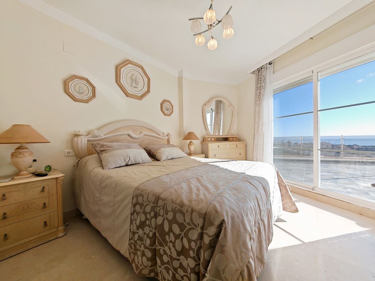 3 slaapkamer Villa te koop in Riviera del Sol met zwembad garage - € 695.000 (Ref: 9625939)