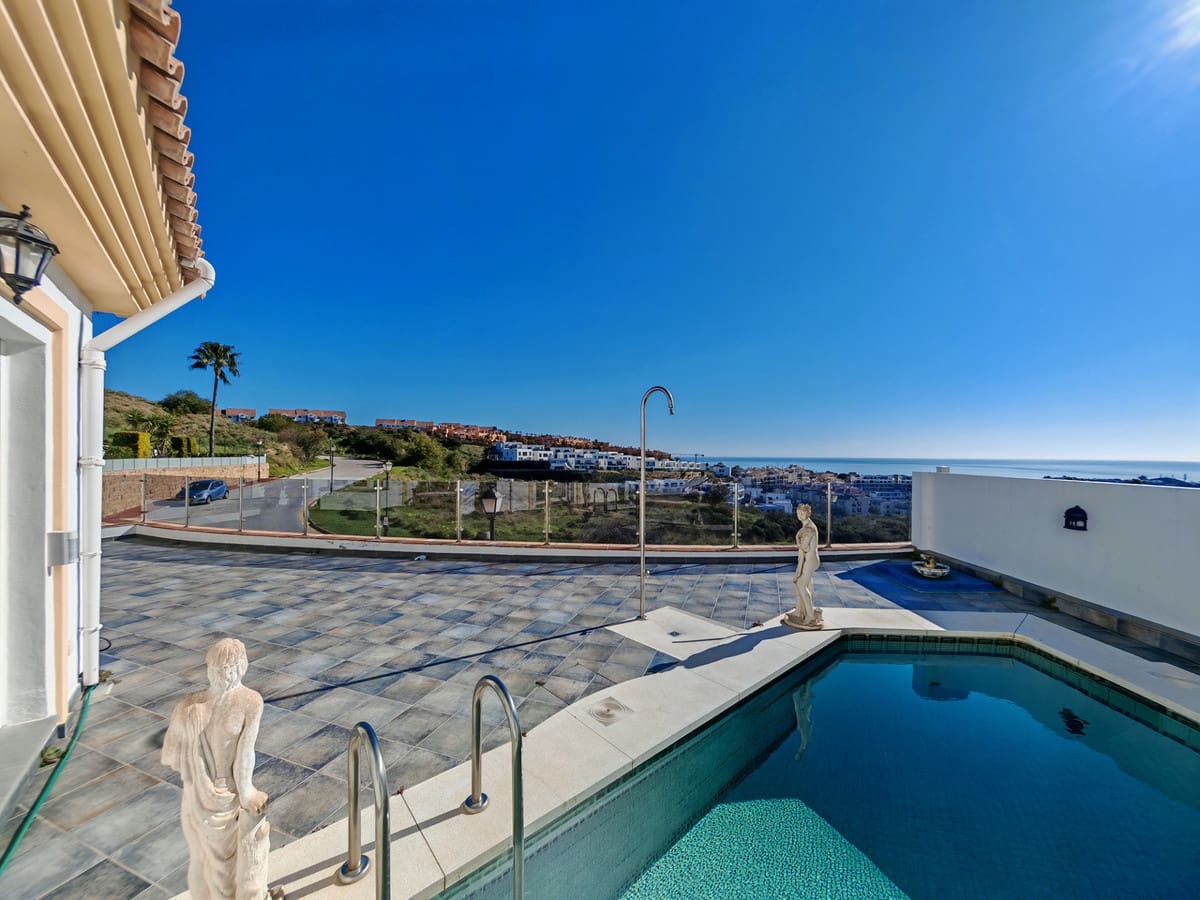 3 slaapkamer Villa te koop in Riviera del Sol met zwembad garage - € 695.000 (Ref: 9625939)