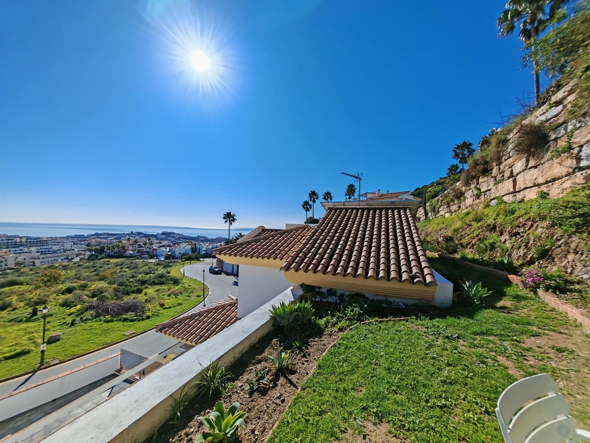 3 slaapkamer Villa te koop in Riviera del Sol met zwembad garage - € 695.000 (Ref: 9625939)