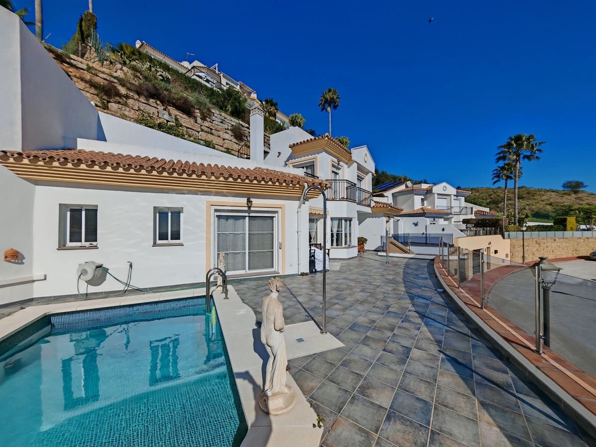 3 slaapkamer Villa te koop in Riviera del Sol met zwembad garage - € 695.000 (Ref: 9625939)