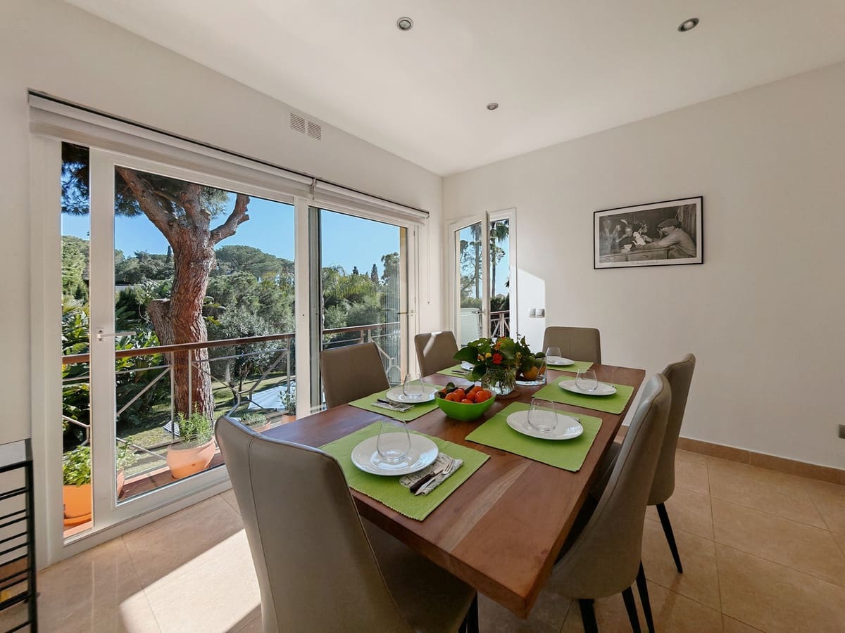 3 bedroom Villa for sale in Elviria with pool garage - € 905,000 (Ref: 9627535)