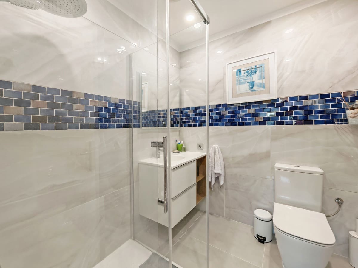 3 bedroom Villa for sale in Elviria with pool garage - € 905,000 (Ref: 9627535)