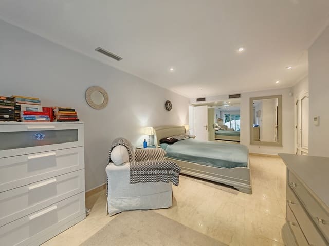 Chalet de 3 habitaciones en Elviria, Marbella en venta con piscina garaje - 905.000 € (Ref: 9627535)