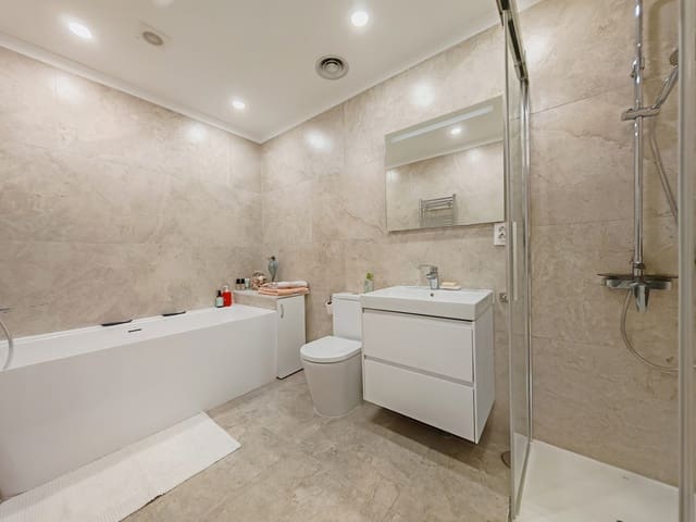 Chalet de 3 habitaciones en Elviria, Marbella en venta con piscina garaje - 905.000 € (Ref: 9627535)