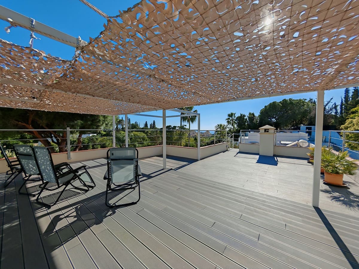 3 bedroom Villa for sale in Elviria with pool garage - € 905,000 (Ref: 9627535)