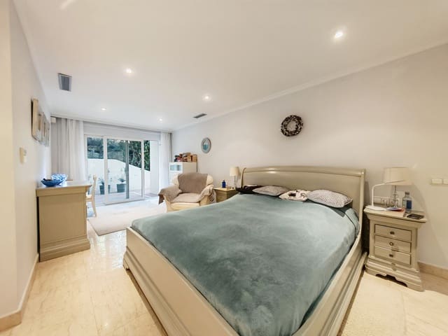 Chalet de 3 habitaciones en Elviria, Marbella en venta con piscina garaje - 905.000 € (Ref: 9627535)